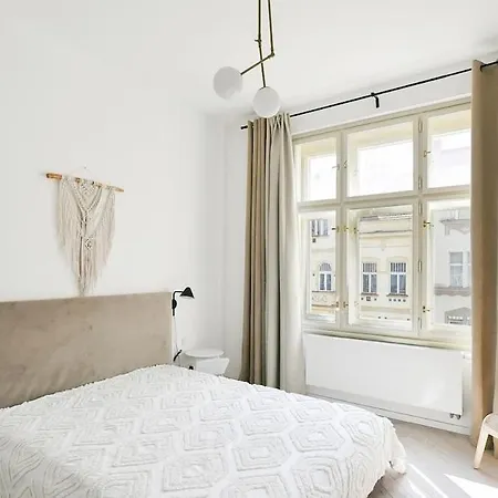 Designer Touch 2-bedroom In Picturesque Area 公寓 *