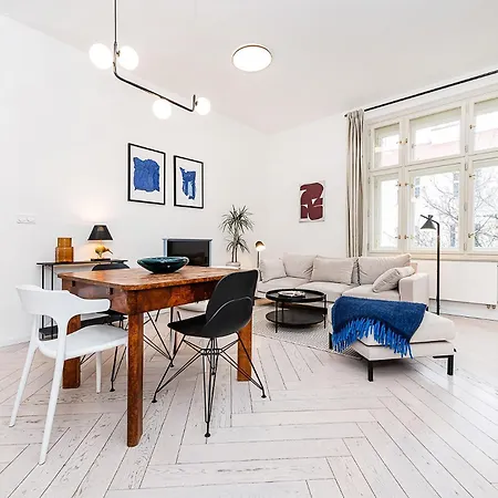 Designer Touch 2-bedroom In Picturesque Area