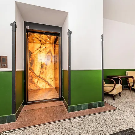 Designer Touch 2-bedroom In Picturesque Area *