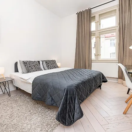 Lägenhet Designer Touch 2-bedroom In Picturesque Area Goltsch Jenikau