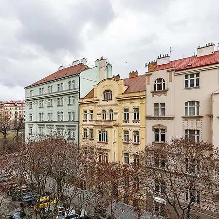 Designer Touch 2-bedroom In Picturesque Area
