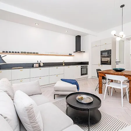Designer Touch 2-bedroom In Picturesque Area Goltsch Jenikau